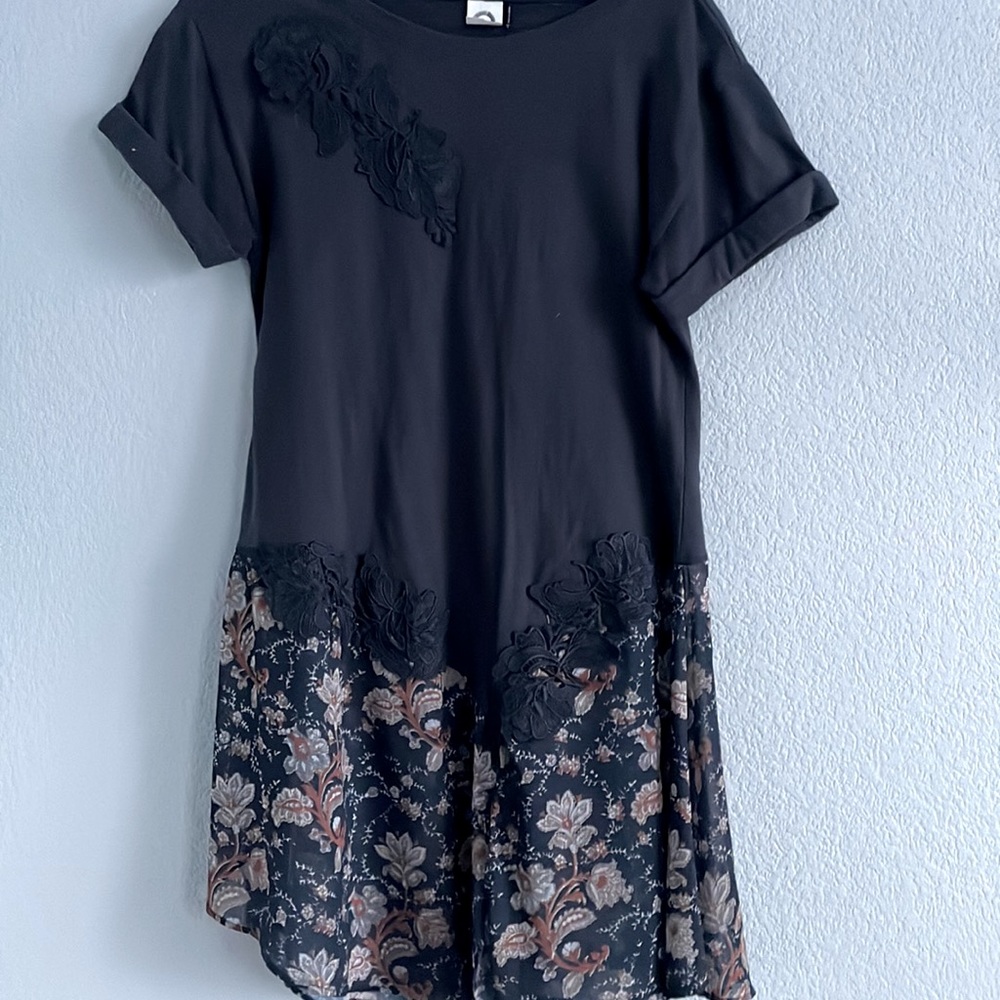 Anthropologie tunic size small.